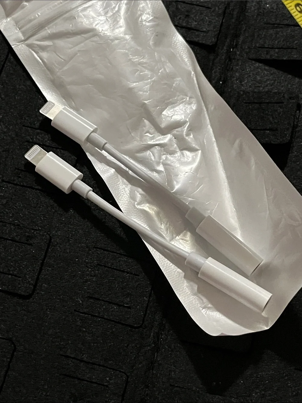 Apple White Lightning to 3.5mm Audio Adapter Pack